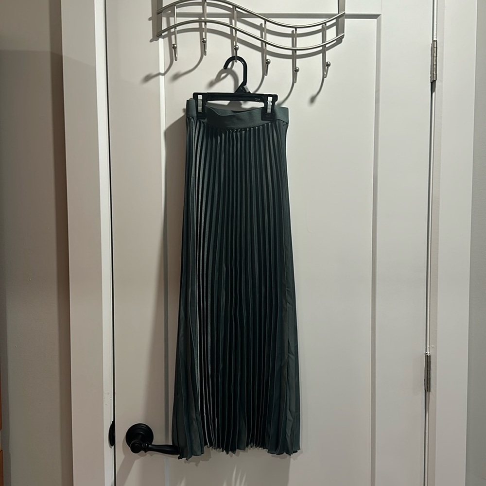 XS long green skirt